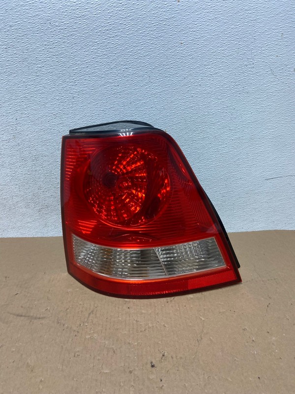 2003 to 2006 Kia Sorento Left Driver Side Tail Light Oem AD6550 LK