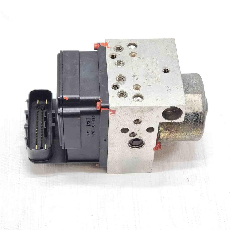 2000 Infinity i30 ABS Antilock Brake Pump Assembly Part# 476604Y106