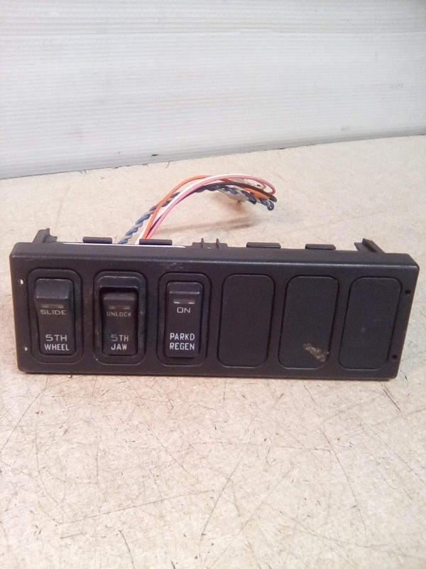 2015 International Prostar 3596512C92, 32352-101 Dash Switch Panel