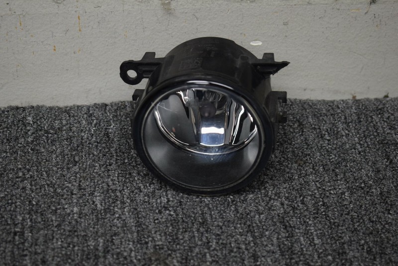 2007-2010 VOLKSWAGEN TOUAREG TDI FOG LIGHT FACTORY OEM