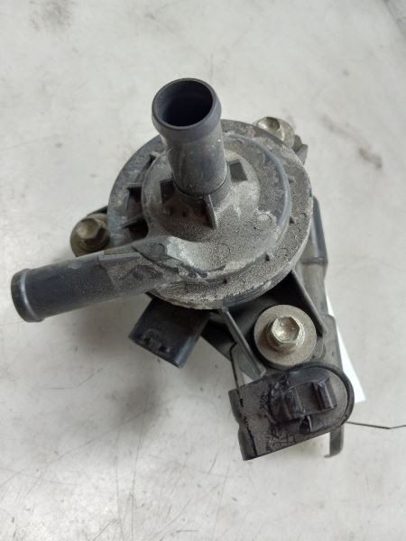 18 TOYOTA MIRAI INVERTER COOLER WATER PUMP