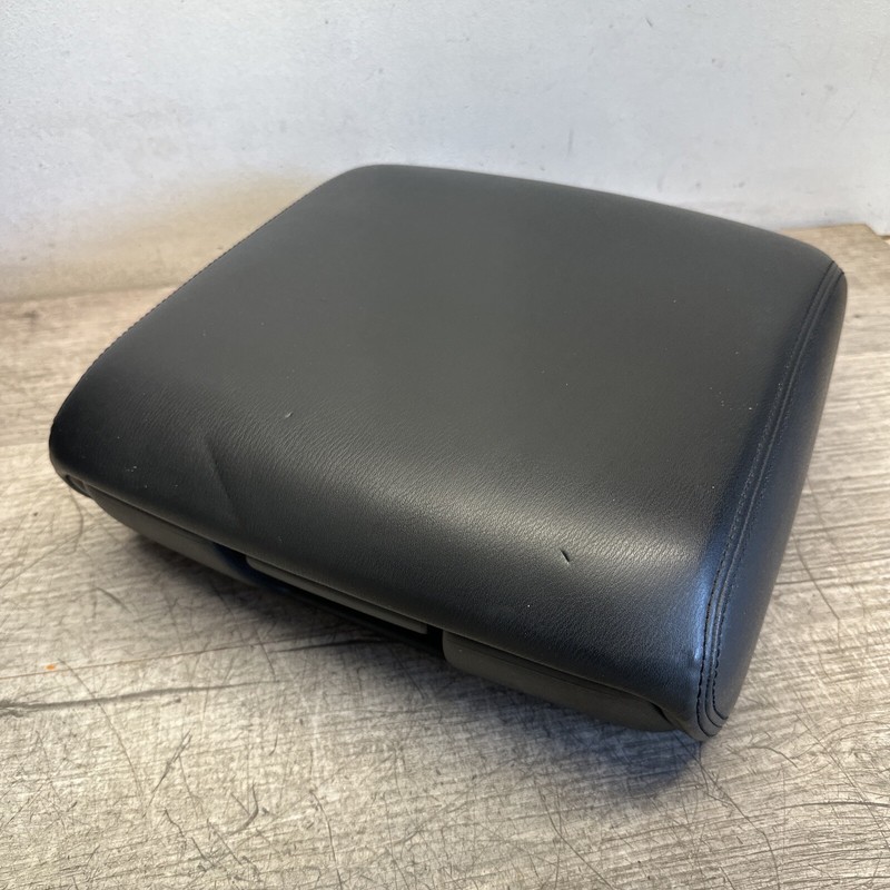 2011 - 2014 INFINITI QX56 QX80 FRONT CENTER CONSOLE ARM REST OEM BLACK SUV