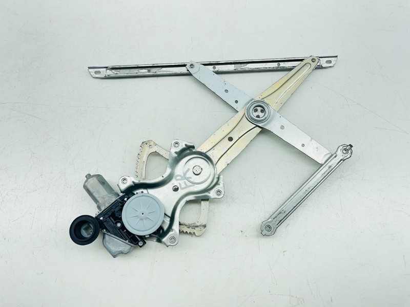 11–14 Lexus CT200h Front Right Side Power Window Regulator w/ Motor oem
