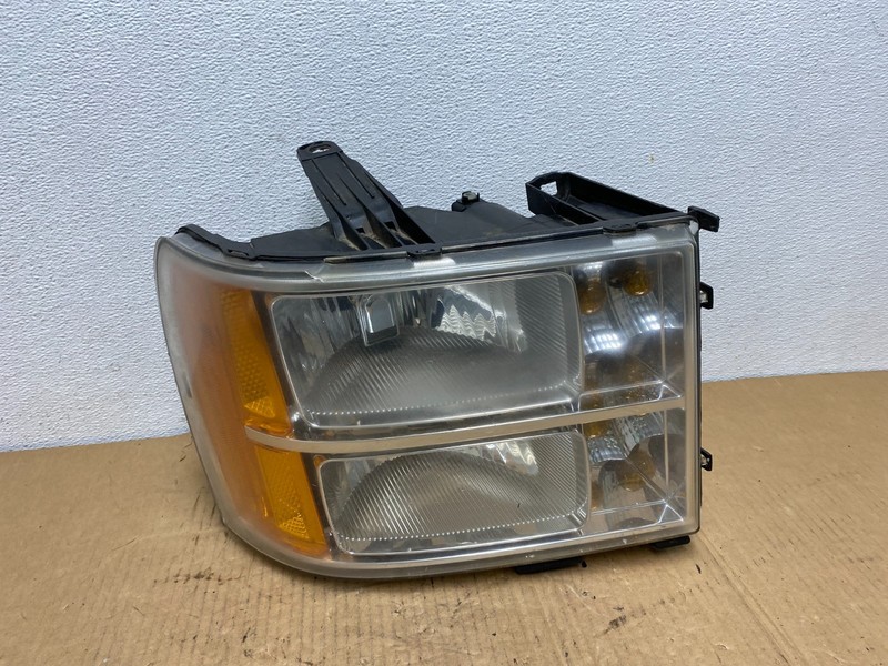 2007 - 2014 GMC Sierra Right Passenger RH Halogen Headlight AC7631 DW