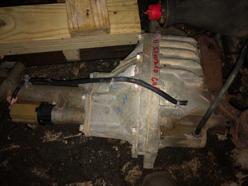 11 CHEVY SILVERADO 1500 5.3L AT 4X4 FRONT DIFFERENTAIL CARRIER CASE 3.23 RATIO