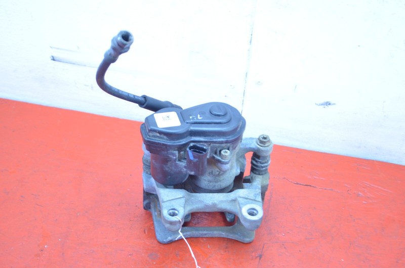 15-18 AUDI Q3 FWD REAR LEFT DRIVER SIDE BRAKE CALIPER W/ PARK BRAKE ACTUATOR OEM