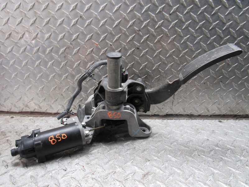 2004 INFINITI QX56 ACCELERATOR GAS PEDAL OEM 5.6L