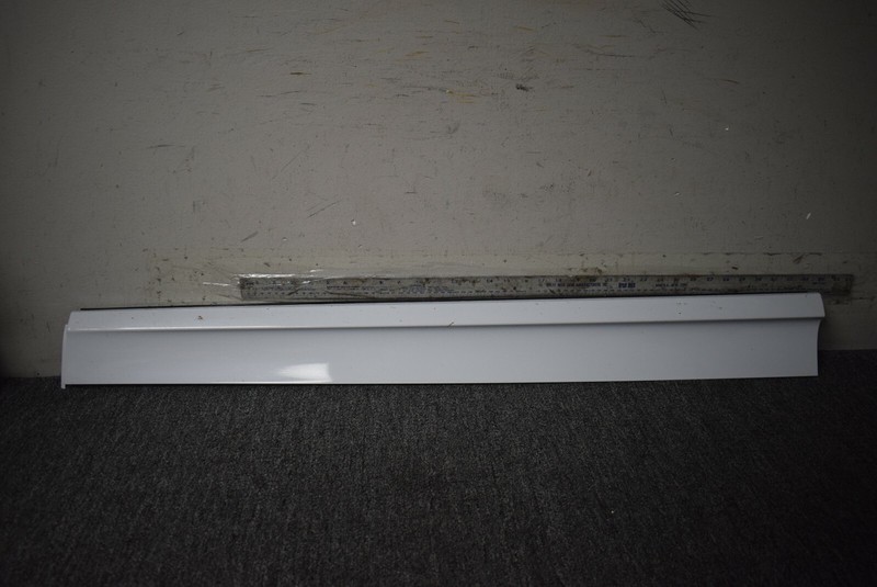 2019 2020 2021 PORSCHE CAYENNE LOWER CLADDING MOLDING FRONT RIGHT DOOR