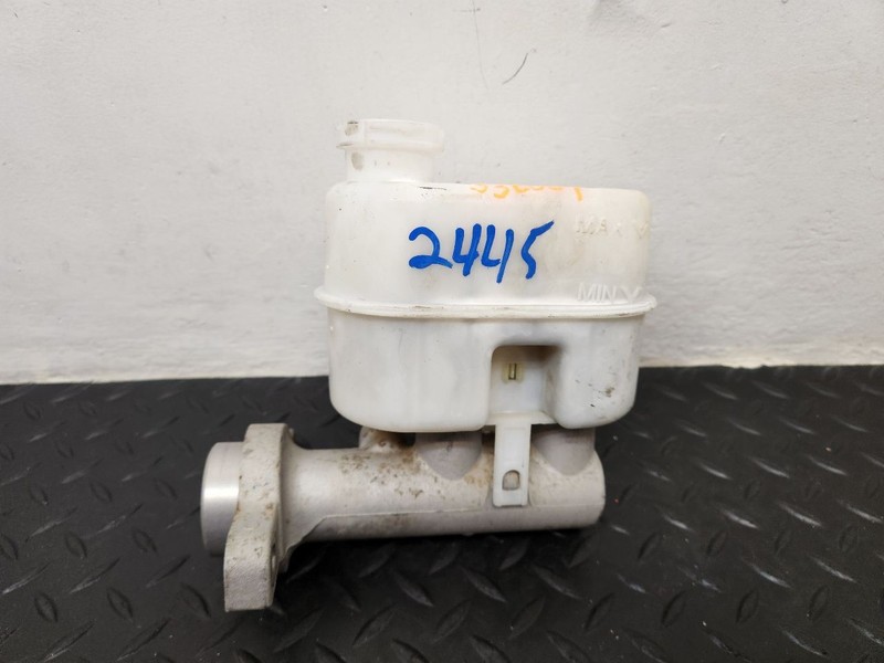 07-08 GMC Yukon XL 1500 Brake Master Cylinder OEM 15844166