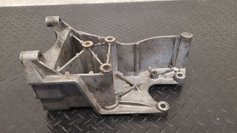 99-13 Chevrolet Silverado 4.3L PS Power Steering Pump Mount Bracket OEM 12554522