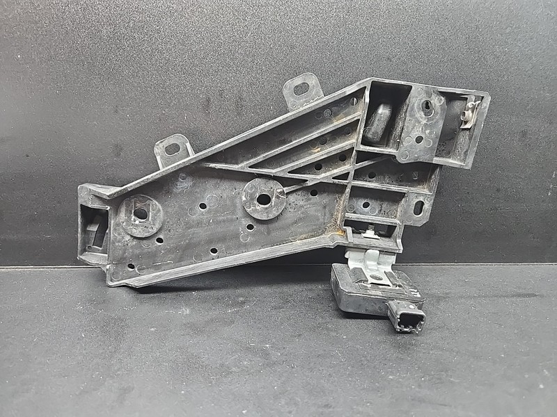 OEM INFINITI M37 M56 Q70L RIGHT RADIATOR SUPPORT EXTENSION HEADLIGHT BRACKET