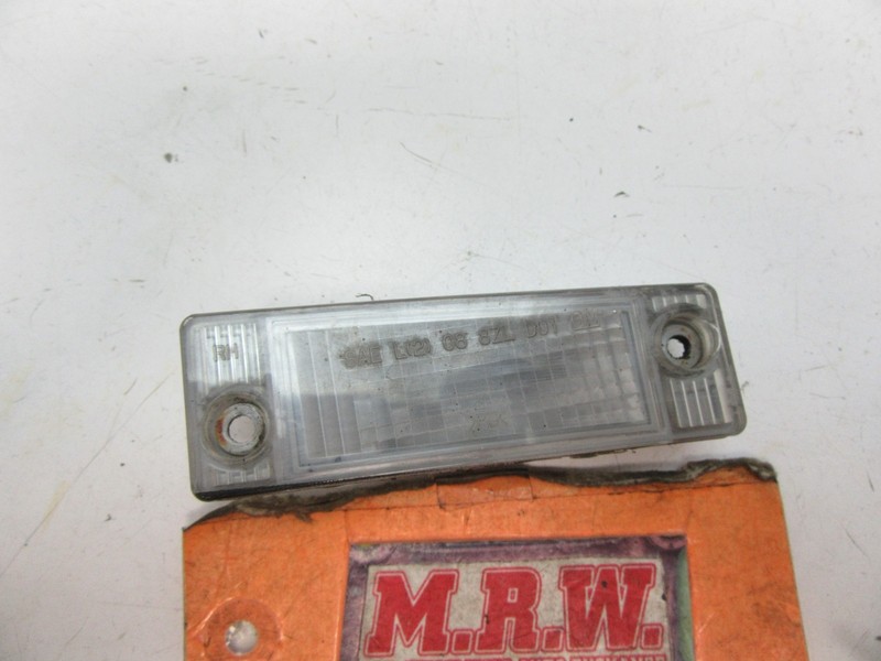 LICENSE PLATE LIGHT LAMP LENS RIGHT REAR PASSENGER R RH for 08 09 10 SATURN VUE
