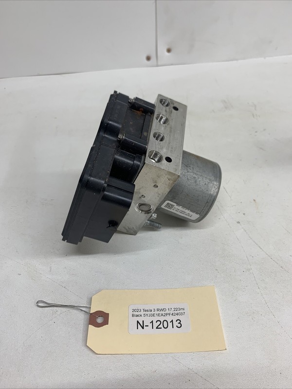 20-22 TESLA MODEL Y 3 ABS PUMP BRAKE MODULE with Bracket1044745-00-B 12013 U20
