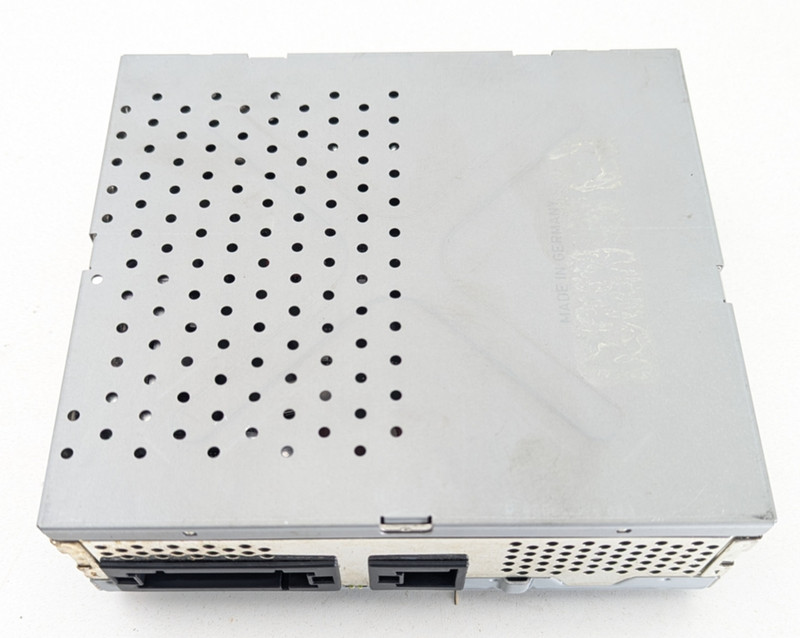 USED OEM 2005 MERCEDES RADIO SOUND AMPLIFIER. BECKER 2118702589