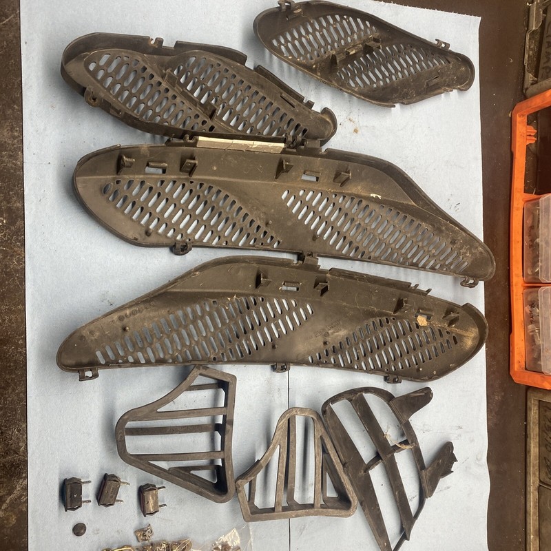 1998 98 99 Oem SKI-DOO SUMMIT 670 Hood Vents