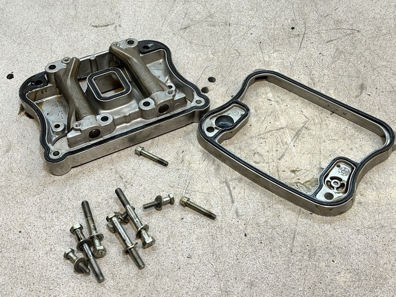 97 Harley Davidson XL 883 Sportster Front Cylinder Engine Rocker Arms Box Motor