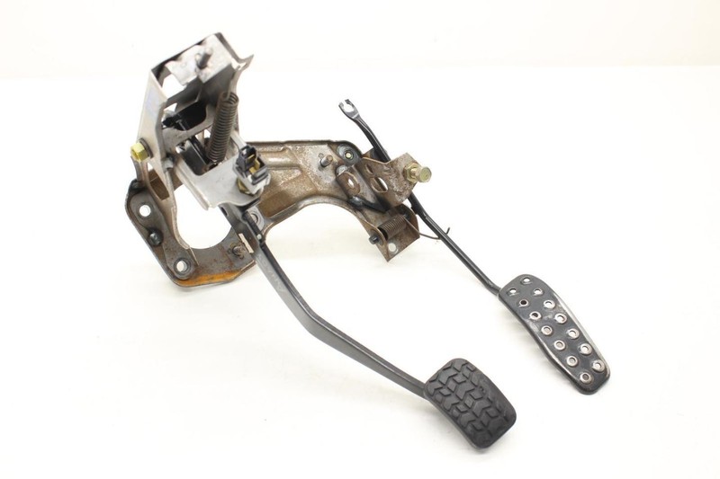 2001-2005 Mazda MX-5 Miata 1.8L Accelerator Gas Pedal and Brake Pedal