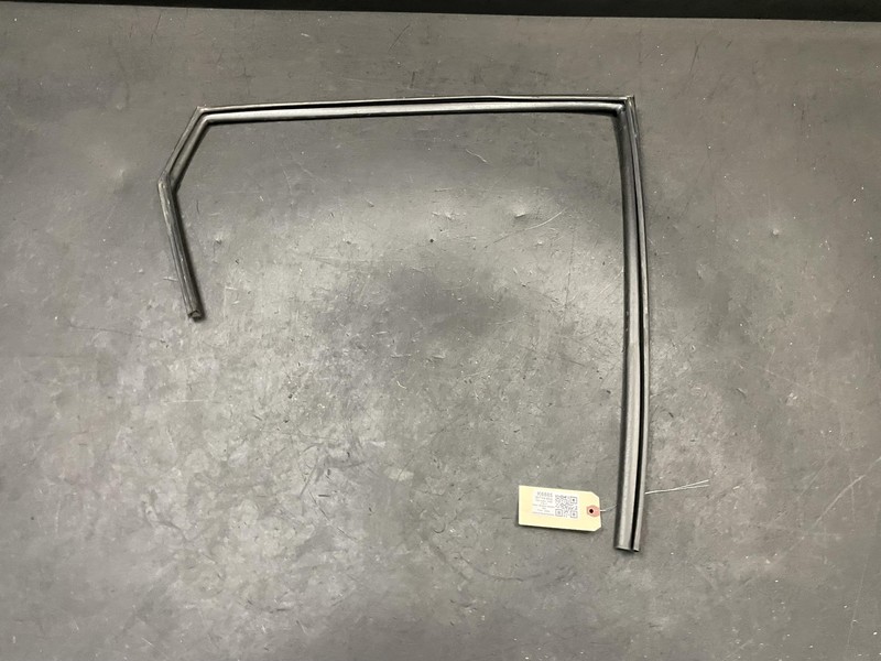 Rear Right Door Window Glass Run Channel 2017 Kia Soul 83540-B2000 2014 - 2019