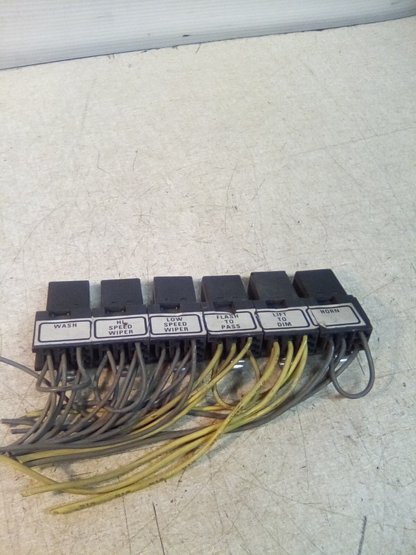 1998 International Relay Block With 6 Relays