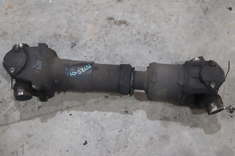 08-17 FREIGHTLINER CASCADIA 125 REAR INTERAXLE DRIVESHAFT 23" INCH LONG OEM