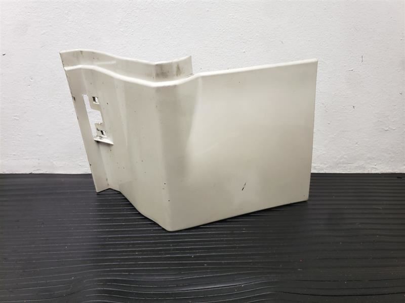 04-09 Cadillac SRX Right Passenger Fender Rocker Molding White OEM 25768016