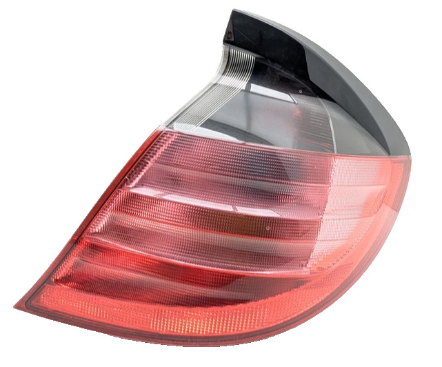 2002-2005 MERCEDES-BENZ C230 COUPE RIGHT PASSENGER TAIL LIGHT