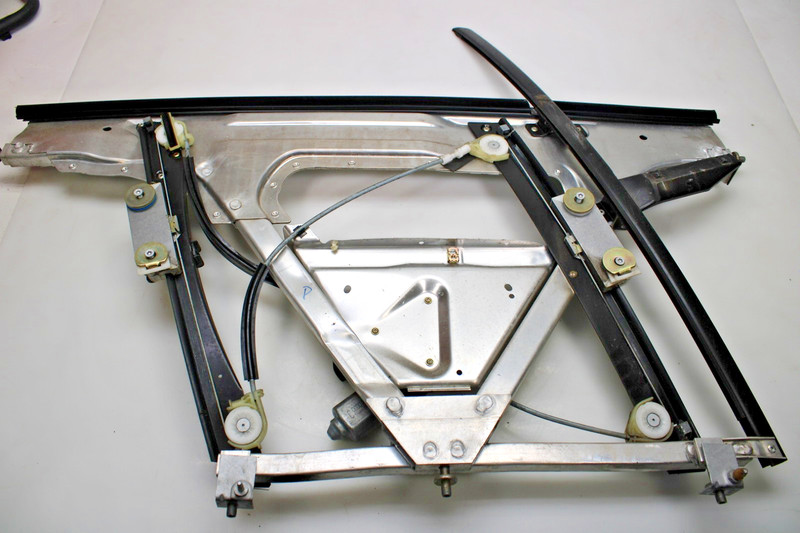 2000 -2006 Audi TT OEM Passenger Right Front Window Regulator W/FRAME FR
