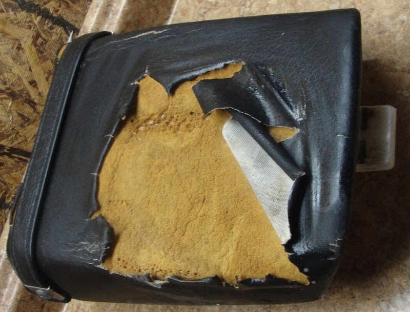 1992 Yamaha FZR600 FZR 600 R FZR600R Rear Back Seat Saddle 92