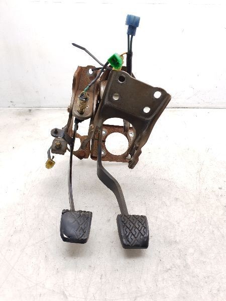1986 TOYOTA MR2 CLUTCH AND BRAKE PEDAL ASSEMBLY