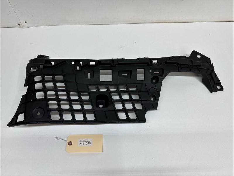 16-20 TESLA MODEL X PARCEL SHELF SUPPORT BRACKET RH REAR 1048064-00-D 41019 M8