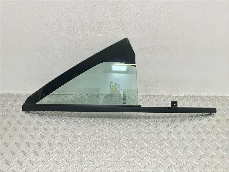 2002-2003 SATURN VUE DRIVER REAR DOOR VENT GLASS WINDOW OEM 22700190