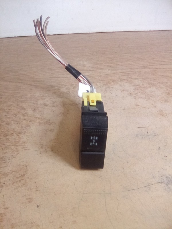 Mack 22846096 Interaxle Lock Switch W/Connector