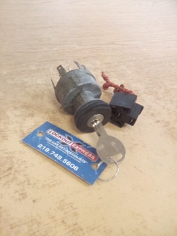 Freightliner/Pollak 19161 Ignition Switch W/Key "READ DESCRIPTION"