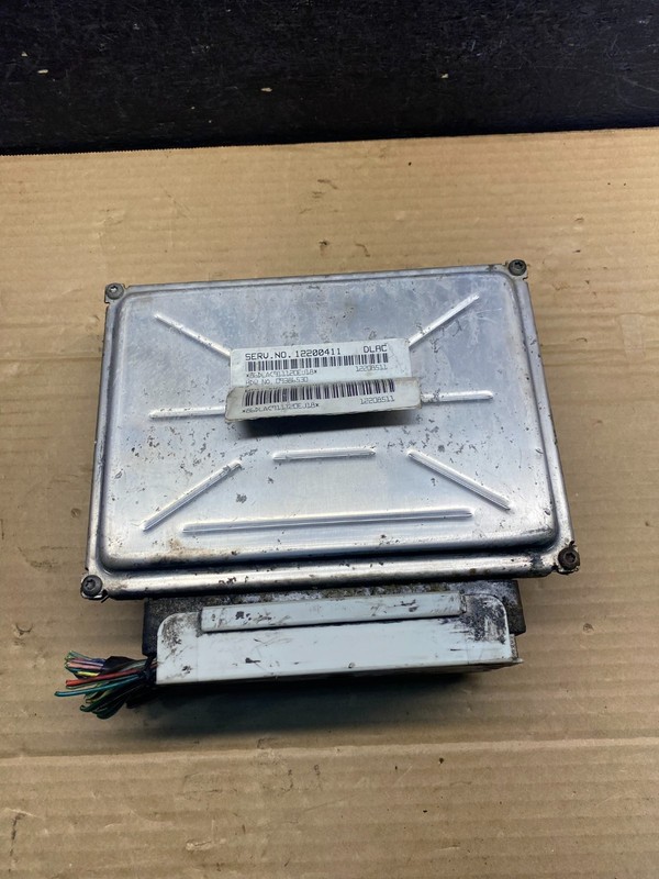 2001-2002 Silverado Tahoe Engine Computer Module 12200411 ECM ECU AE6217 DW