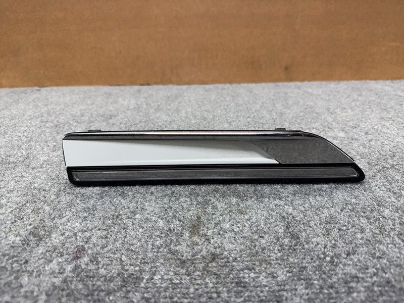 GENESIS G80 2021-2024 OEM LEFT LH FENDER LOWER SIDE MARKER SIGNAL LIGHT LAMP