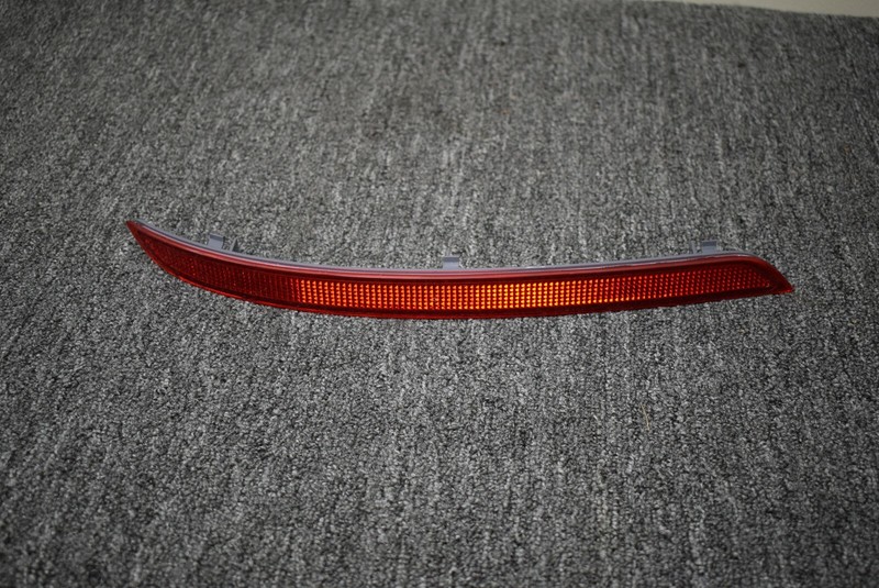 2011-2015 MERCEDES BENZ M CLASS REAR BUMPER LEFT SIDE REFLECTOR FACTORY OEM