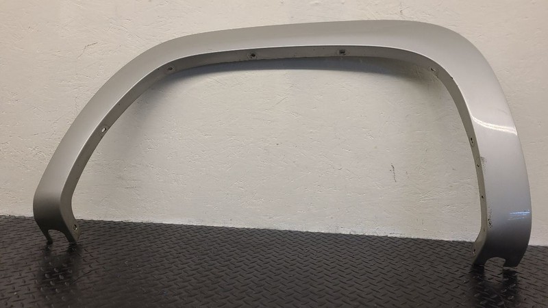 04-08 GMC Canyon Rear Left Driver Wheelhouse Fender Flare Silver OEM 19120013