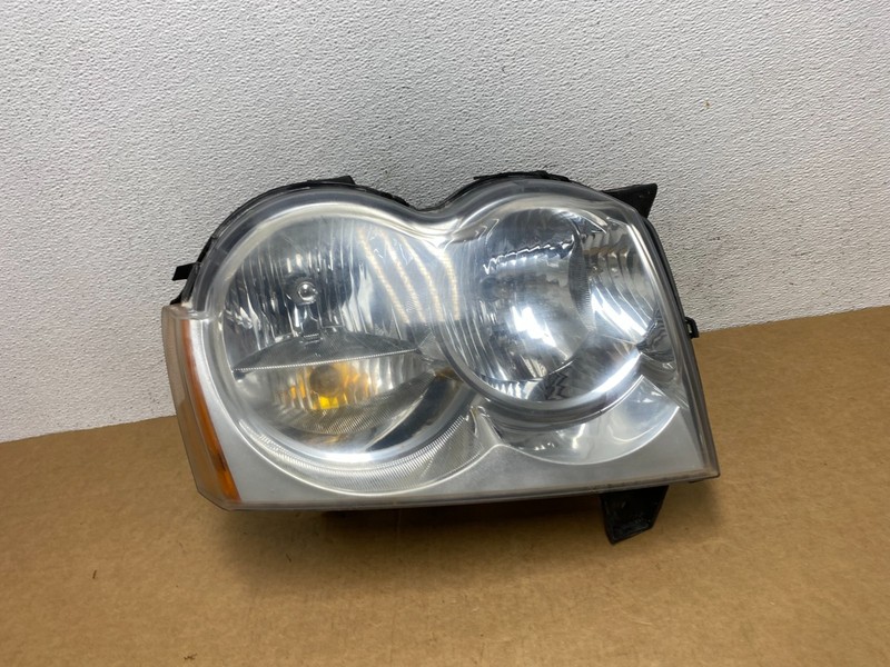 2005-2007 Jeep Grand Cherokee Right Passenger RH Halogen Headlight AD4460 DW