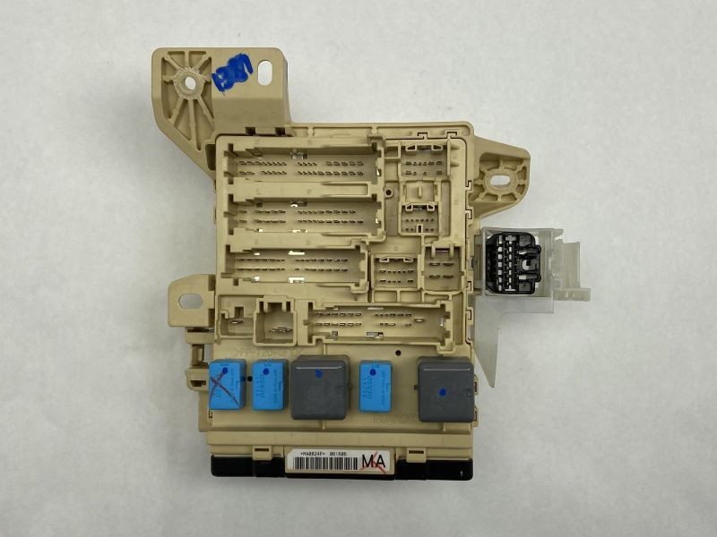 Cabin Instrument Panel Fuse Relay Junction Block 2007-2009 Toyota Camry 80606
