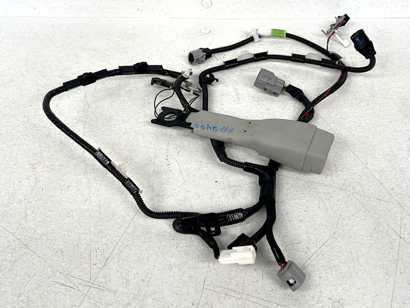 ⭐2014-2015 LEXUS GS350 GS450H FRONT RIGHT SEAT BELT BUCKLE ASSEMBLY OEM LOT2490