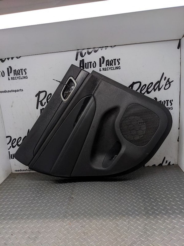 2017 - 2019 JEEP GRAND CHEROKEE REAR LEFT DOOR TRIM COVER PANEL OEM BLAC 1176157