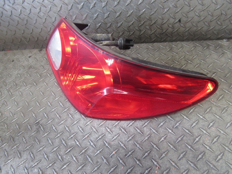 07 08 CHRYSLER SEBRING RIGHT PASSENGER REAR QUARTER PANEL MOUNTED LAMP