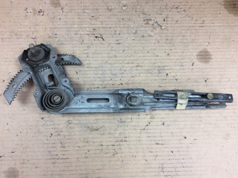 82 83 84 85 Accord 4Dr Sedan Right Front Door Manual Window Regulator Assy OEM