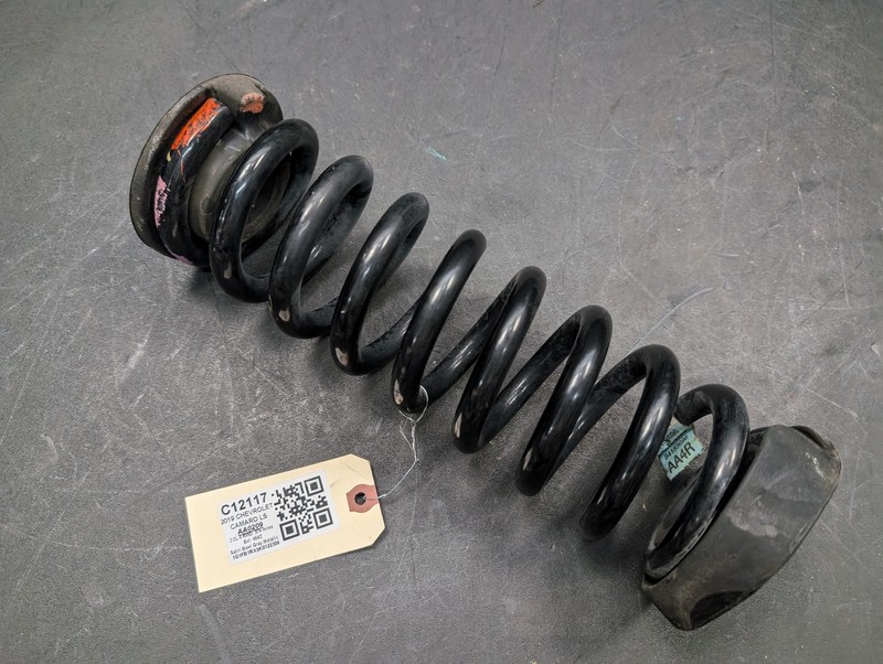 Rear Right Coil Spring 2019 Chevrolet Camaro 84153696 2017 2018 2020 2021 2022