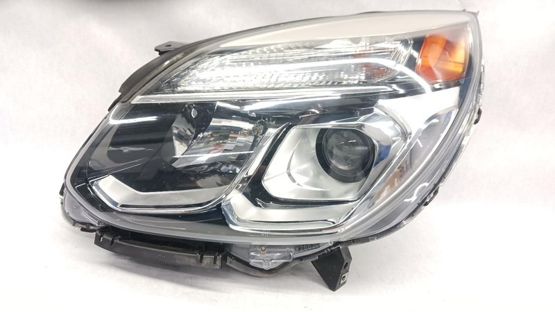 16-'17 CHEVROLET EQUINOX Left driver headlight Headlamp OEM Grade B