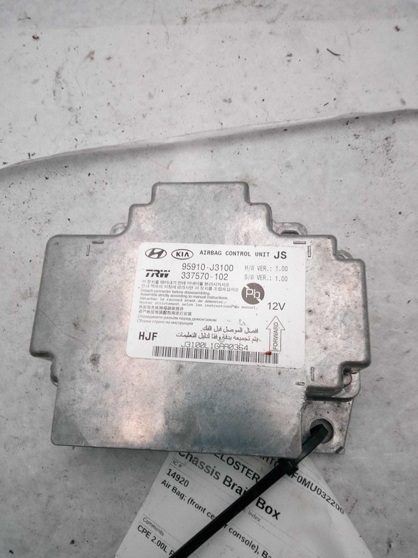 Used Air Bag Module fits: 2021 Hyundai Veloster Air Bag front center console Bas