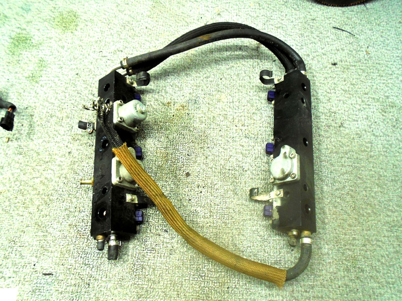 FUEL RAILS W INJECTORS PORT/STARBOARD 852378T5 852379T5 MERCURY OPTIMAX 135 150