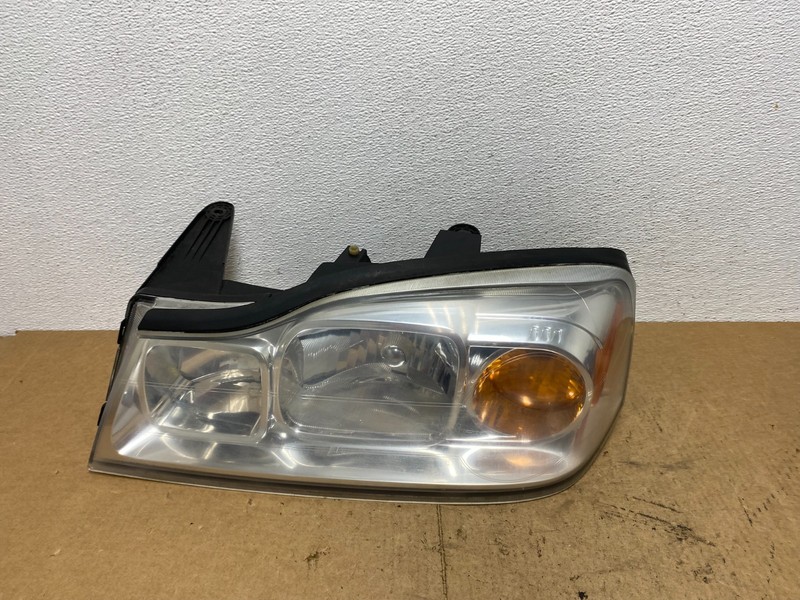 2006 to 2007 Saturn Vue Headlight Left Driver LH Side Halogen Oem AC3538 DW
