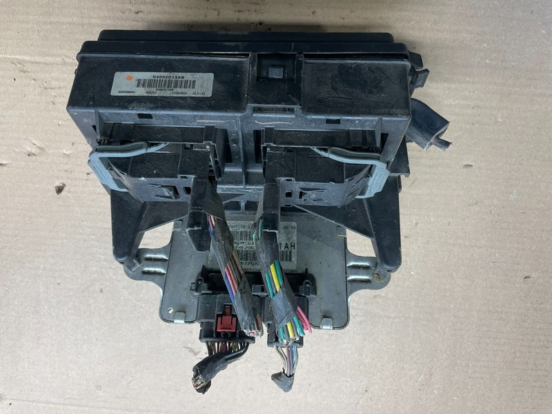 2004 2005 Dodge DurangoFuse Box Relay Unit Module Body Control N7163 PS