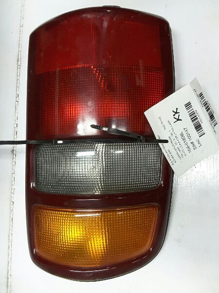 00 01 02 03 CHEVY SUBURBAN 1500 L. TAIL LIGHT 138876